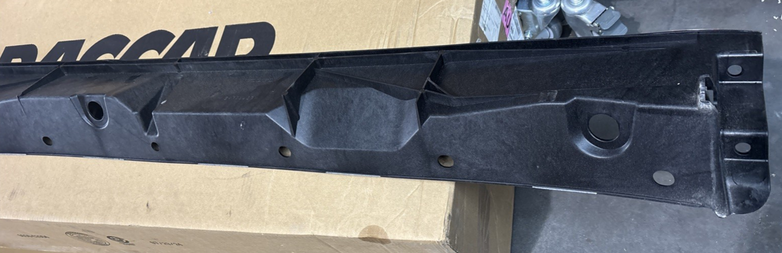 2018-2024 VOLVO VNL 760 860 FRONT COWL GRILLE COVER PANEL 84725939 OEM
