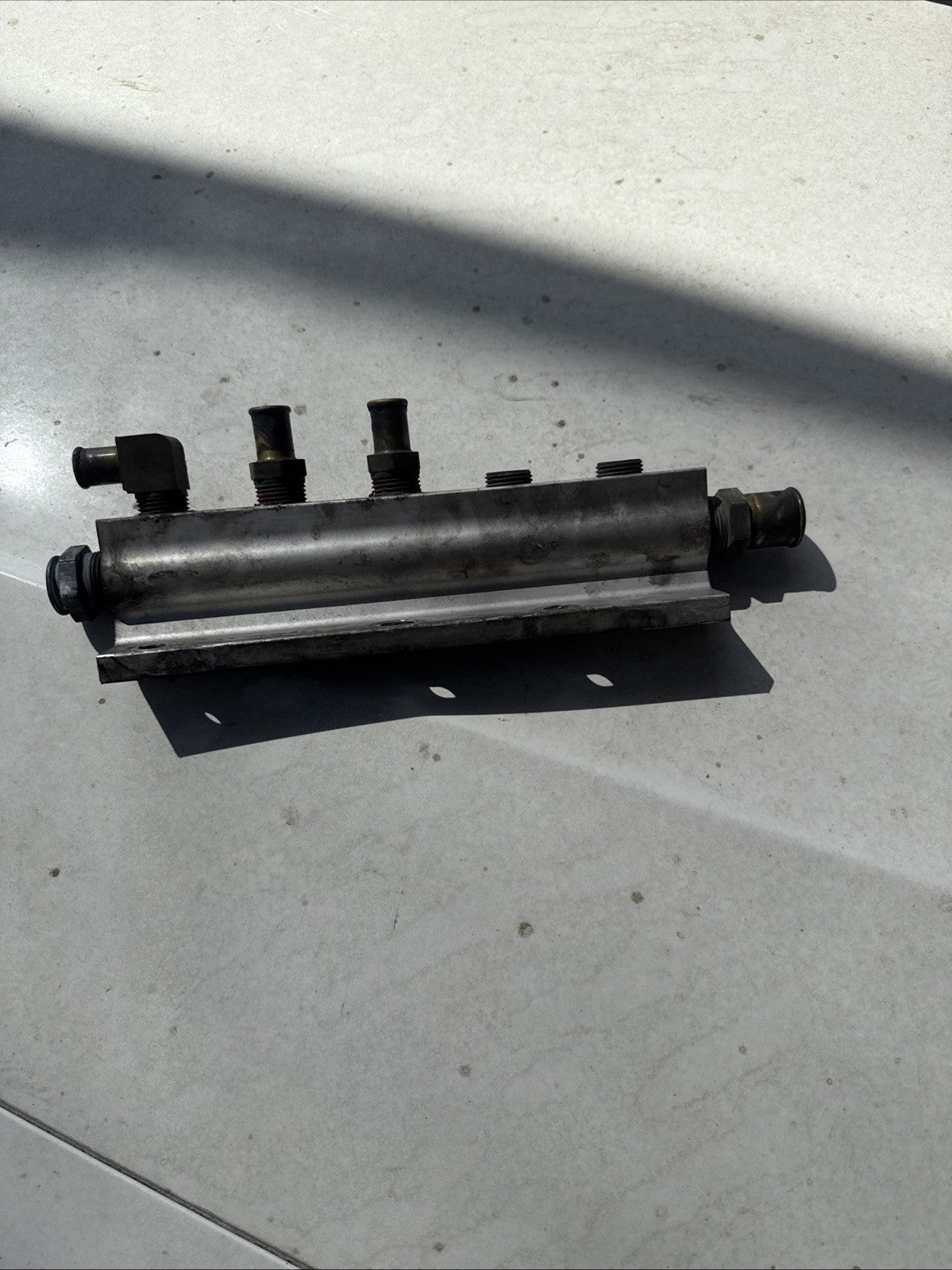 Genuine Freightliner Cascadia Engine Intake Heater Return Manifold 05-31190-000
