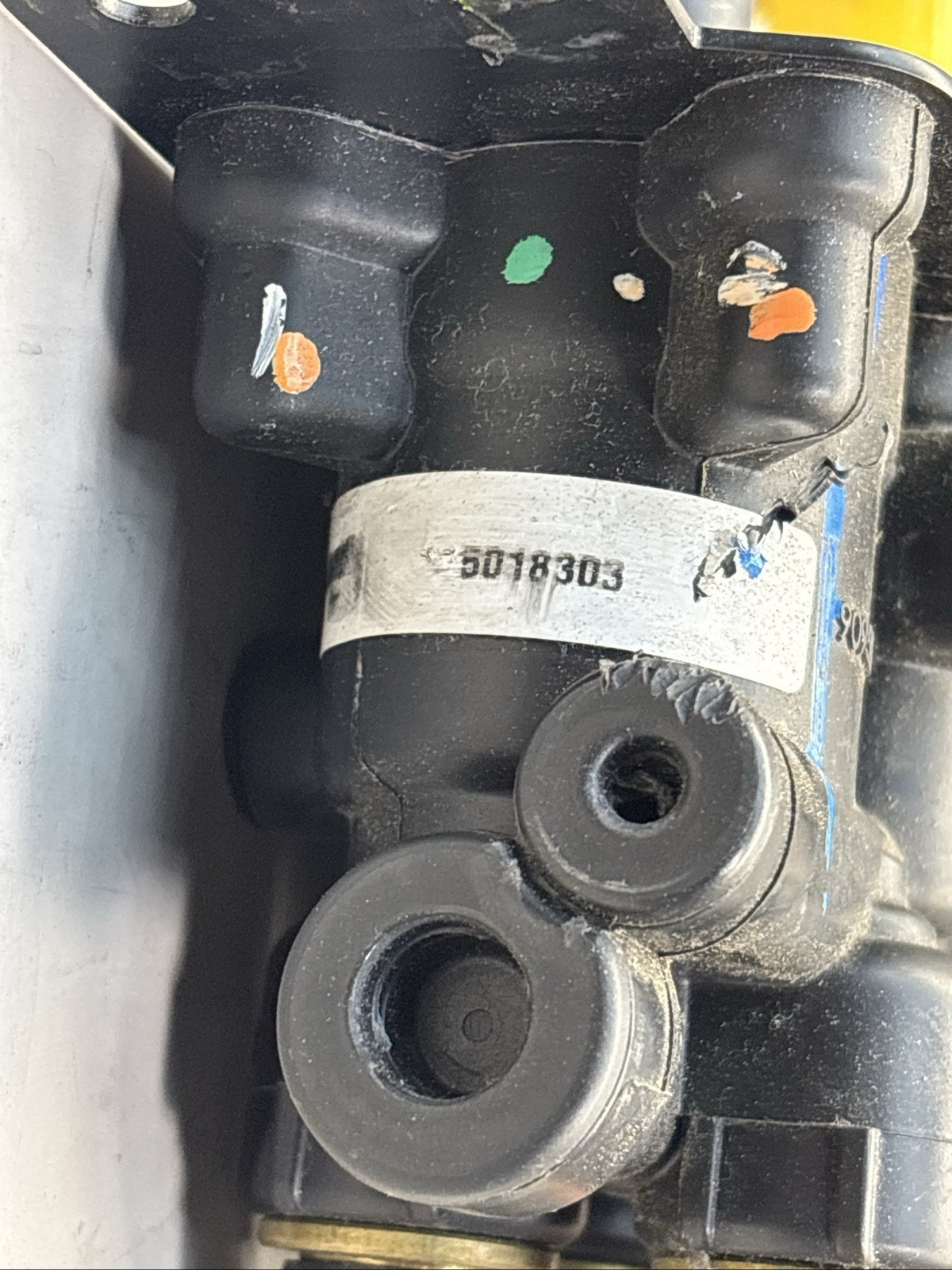 FREIGHTLINER CASCADIA BENDIX PARKING BRAKE VALVE - P/N: 5018303 / 5018673