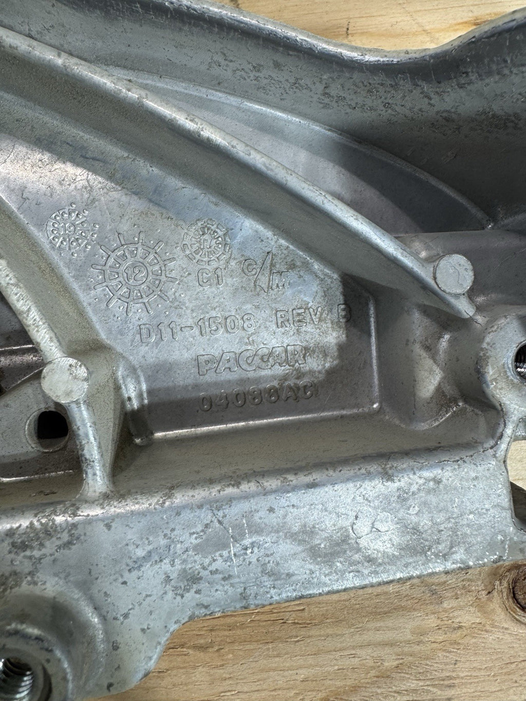 PACCAR AIR CLEANER BRACKET D11 1508