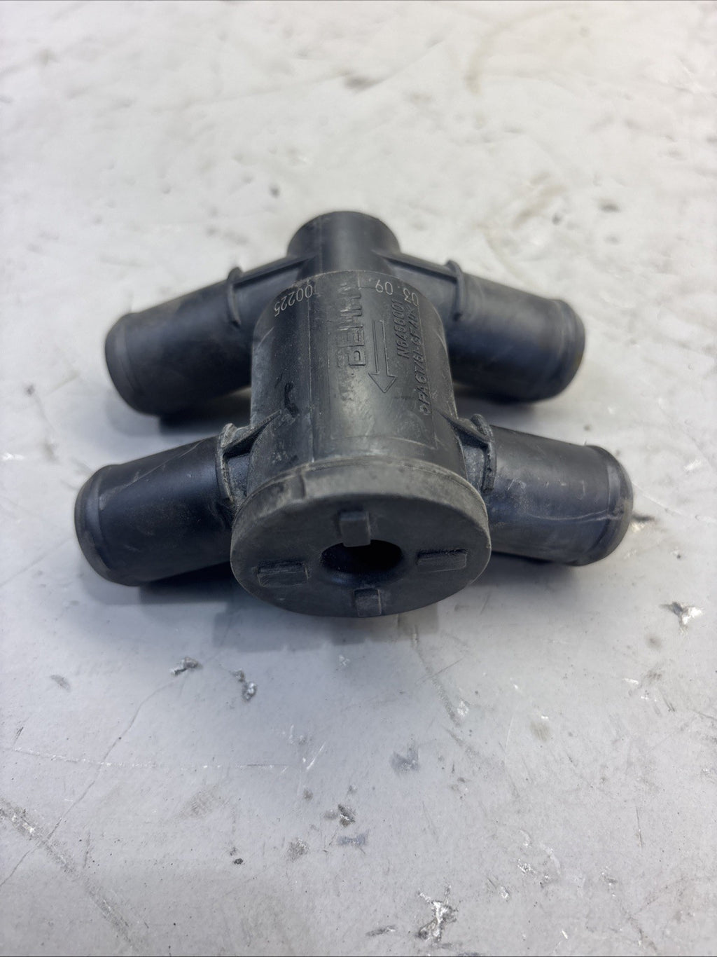 OEM VOLVO VNL HEATER HOSE VALVE  P/N: 20989415