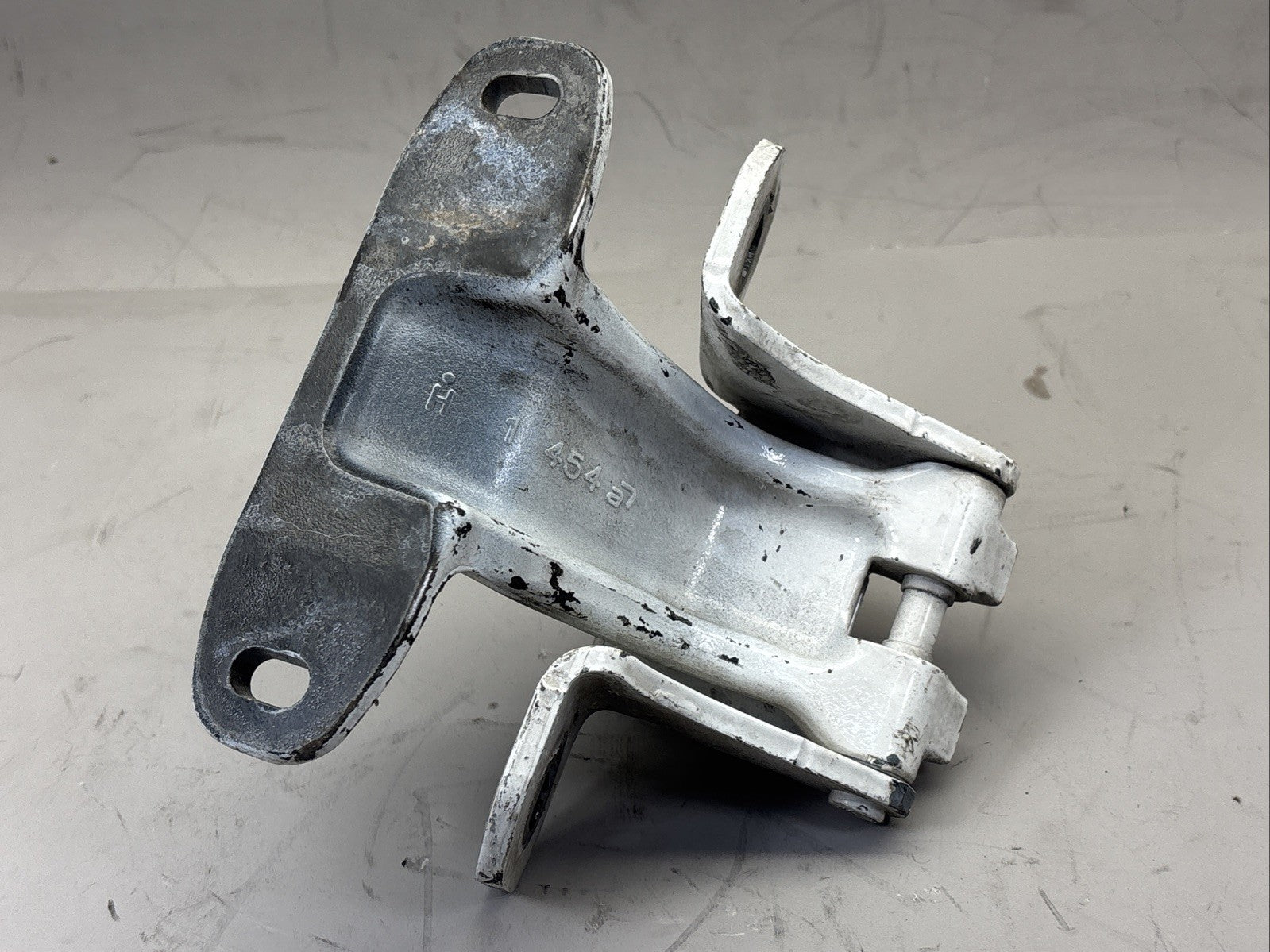 FREIGHTLINER CASCADIA DOOR HINGE A1868553000