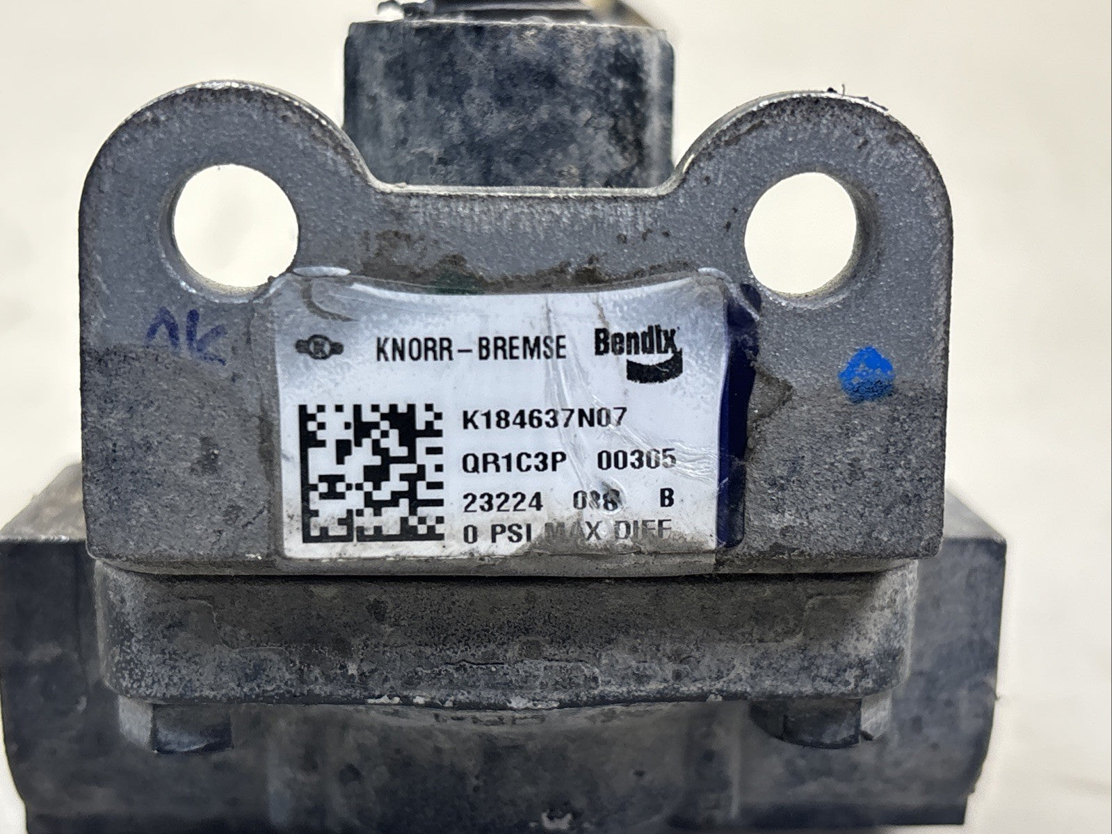 Genuine Bendix QR-1C3P Air Brake Valve K184637N07 Quick Release Valve 23224