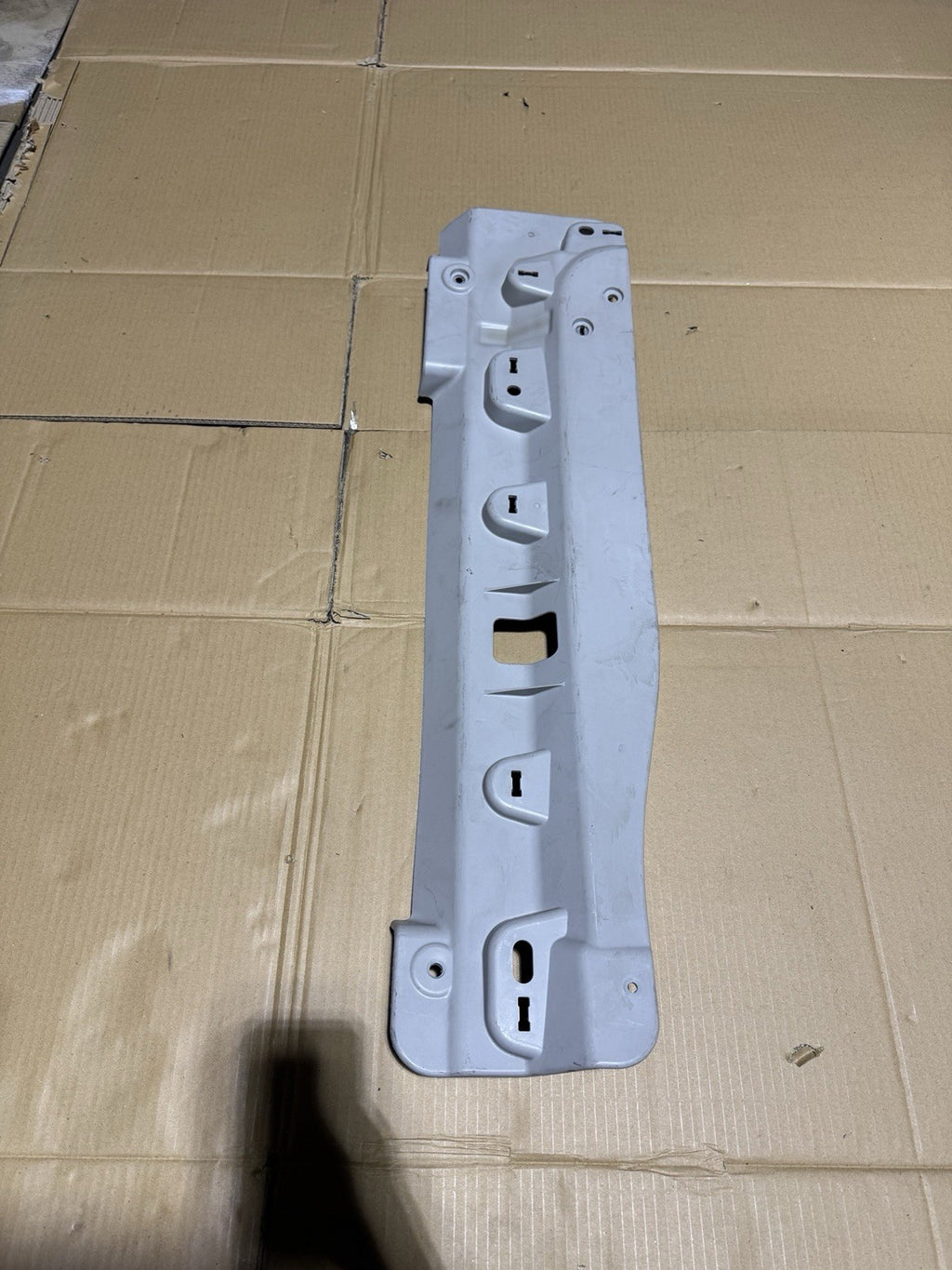 2018-2025 FREIGHTLINER CASCADIA LEFT CAB ROOF DOME LIGHT BRACKET 22-74219-000