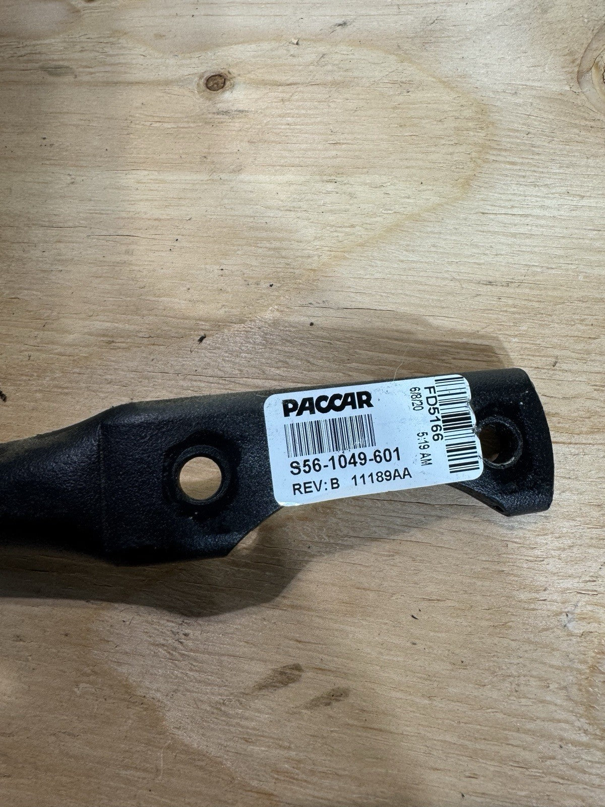PACCAR     KENWORTH   CAB GRAB HANDLE      S56-1049-601