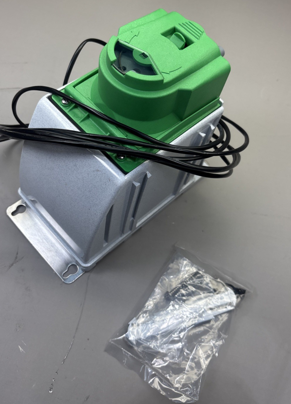 84.65.30.AG 105 RPM PUMP MOD W/3/8 BARB FTG SANTO GREEN 450 ML/MIN