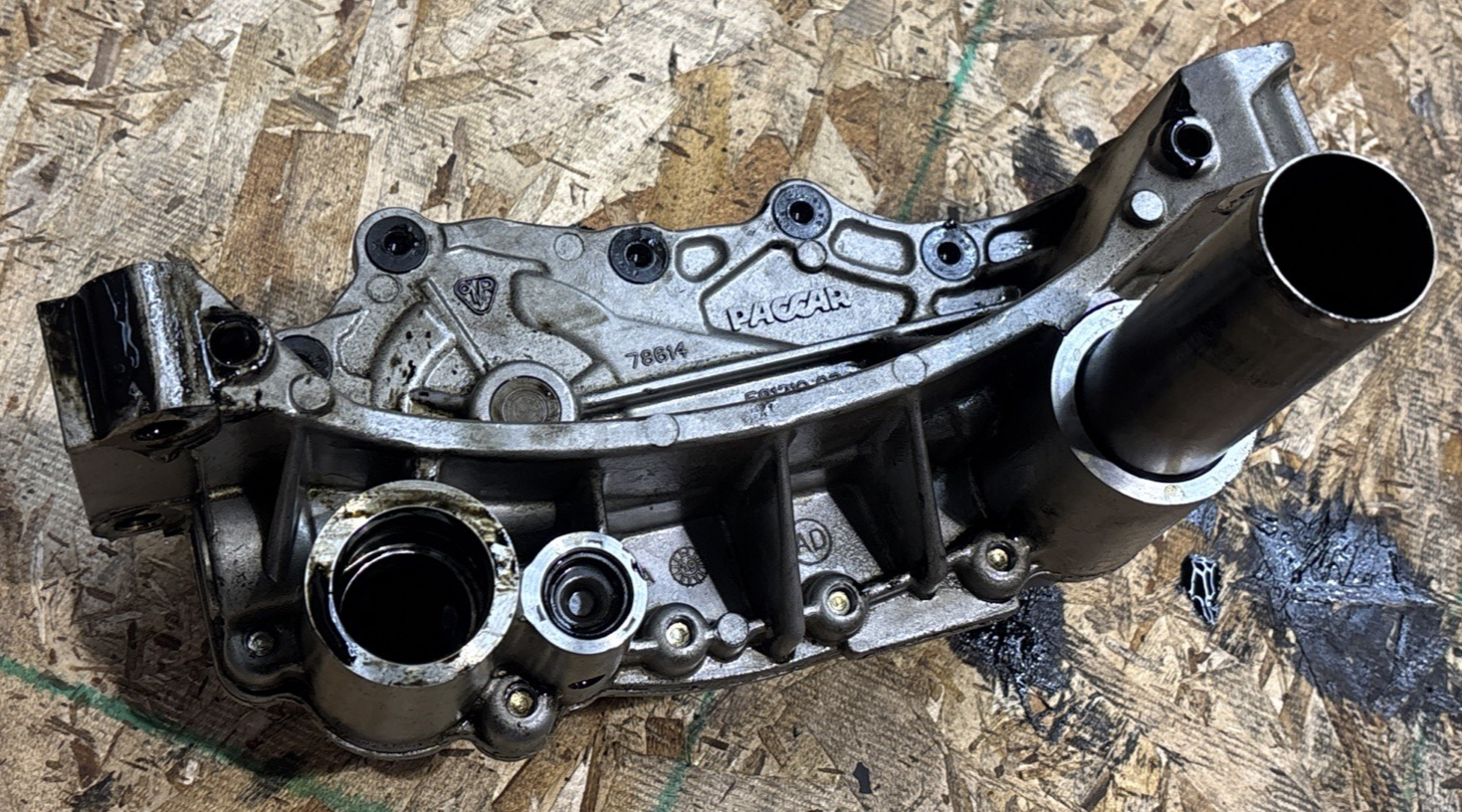 PACCAR - MX13 ENGINE OIL PUMP - USED PN 591216-02
