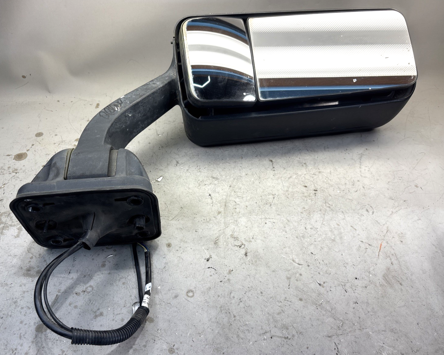 FREIGHTLINER CASCADIA EVOLUTION 125 DRIVER SIDE DOOR MIRROR OEM A22-61257-005