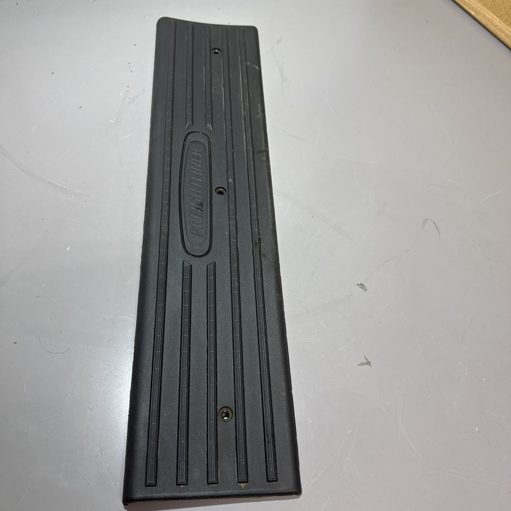 2018-24 FREIGHTLINER CASCADIA LEFT DOOR SILL PLATE PANEL COVER 18-69143-000 OEM