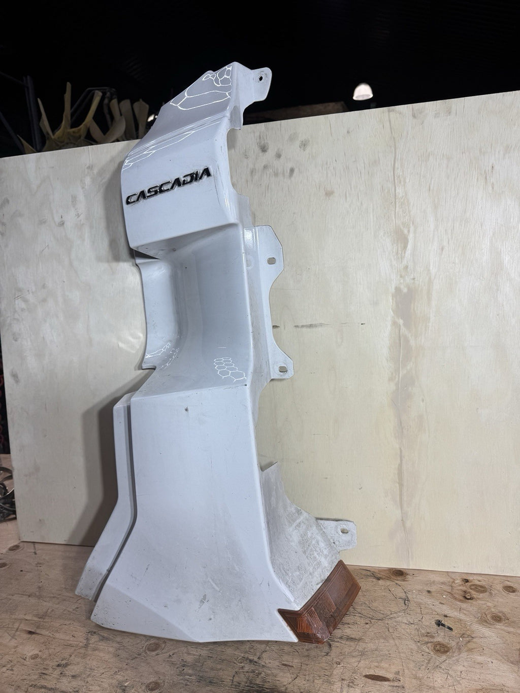 2018-2024 FREIGHTLINER CASCADIA 126 COWL Left 3634004