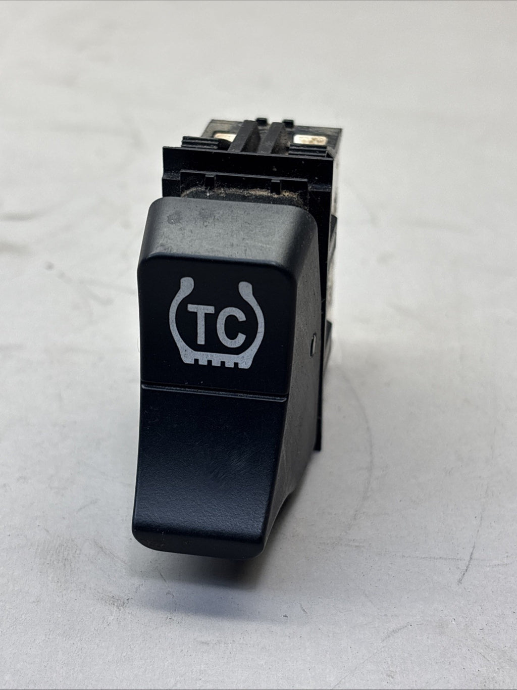 Kenworth P27-1173-030  05679HM Traction Control TC Switch