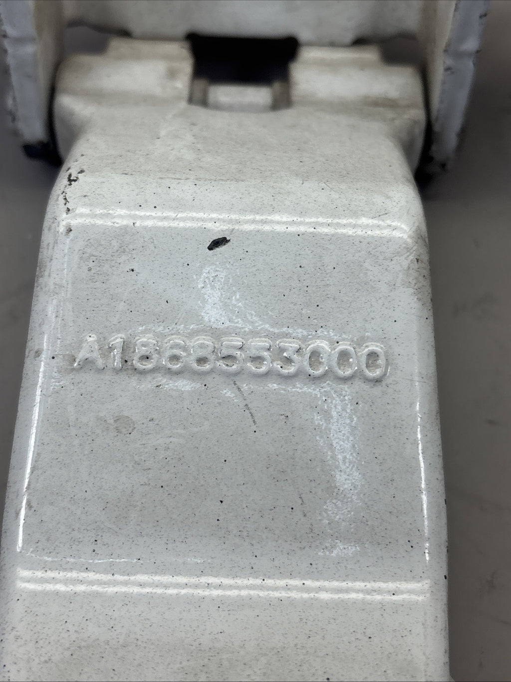 FREIGHTLINER CASCADIA DOOR HINGE A1868553000