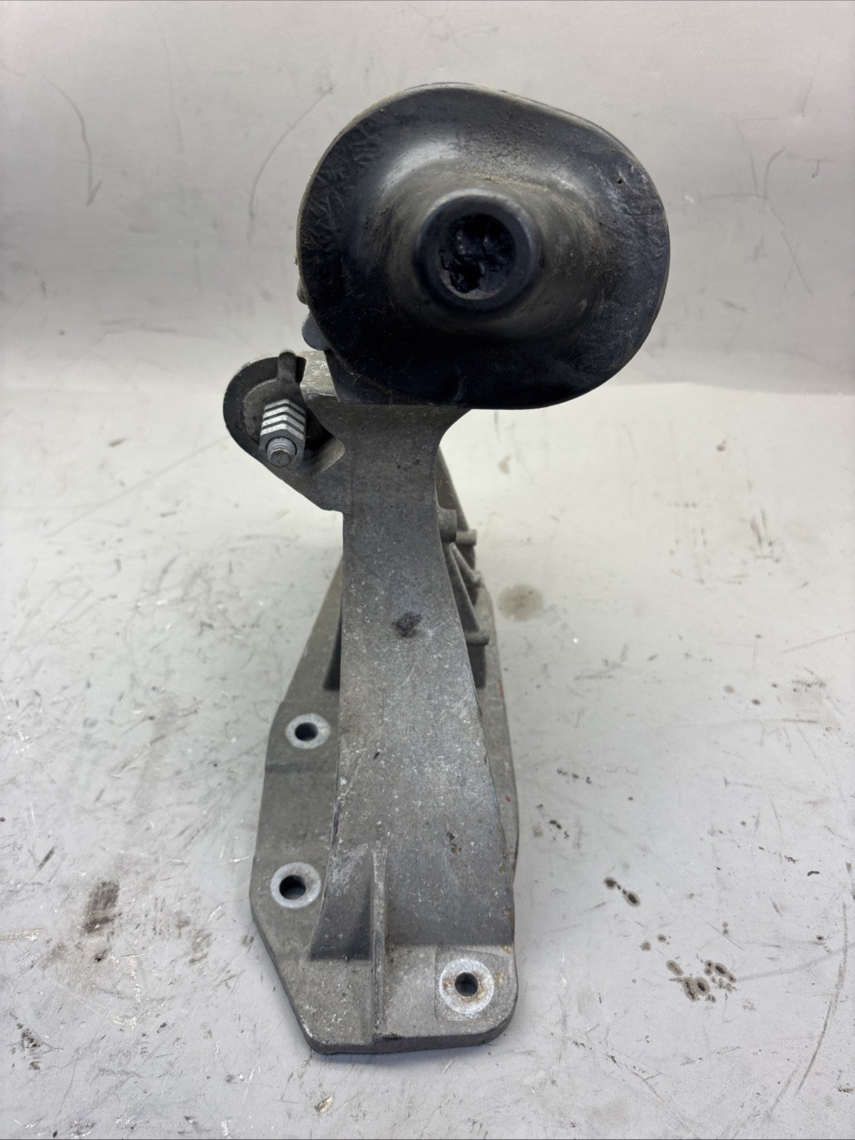 2018-2024 FREIGHTLINER CASCADIA 126 LEFT DRIVER HOOD SUPPORT MOUNT OEM