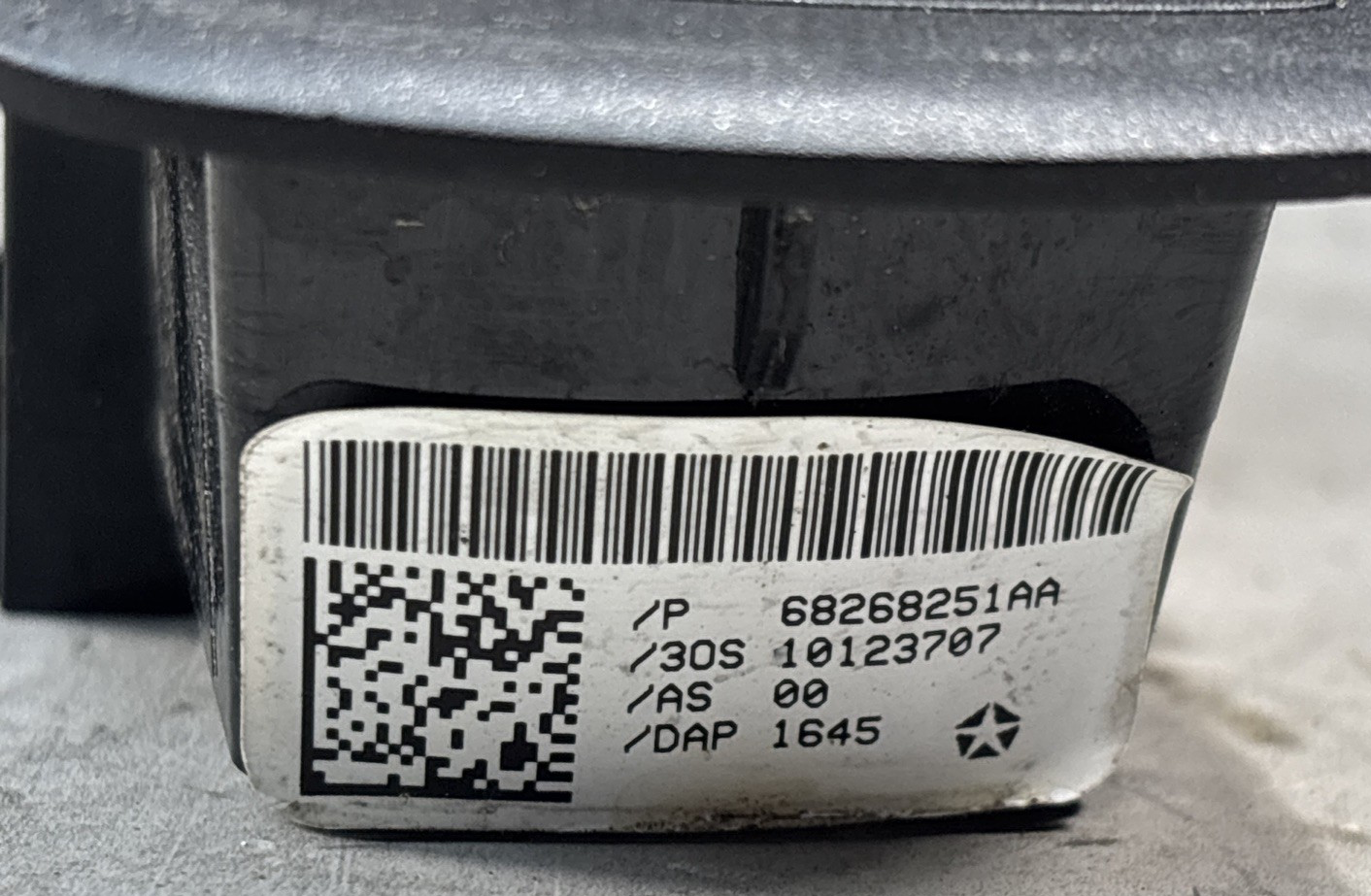 2015-2017 Chrysler 200 & jeep/dodge Front Right Door Switch OEM 68268251AA