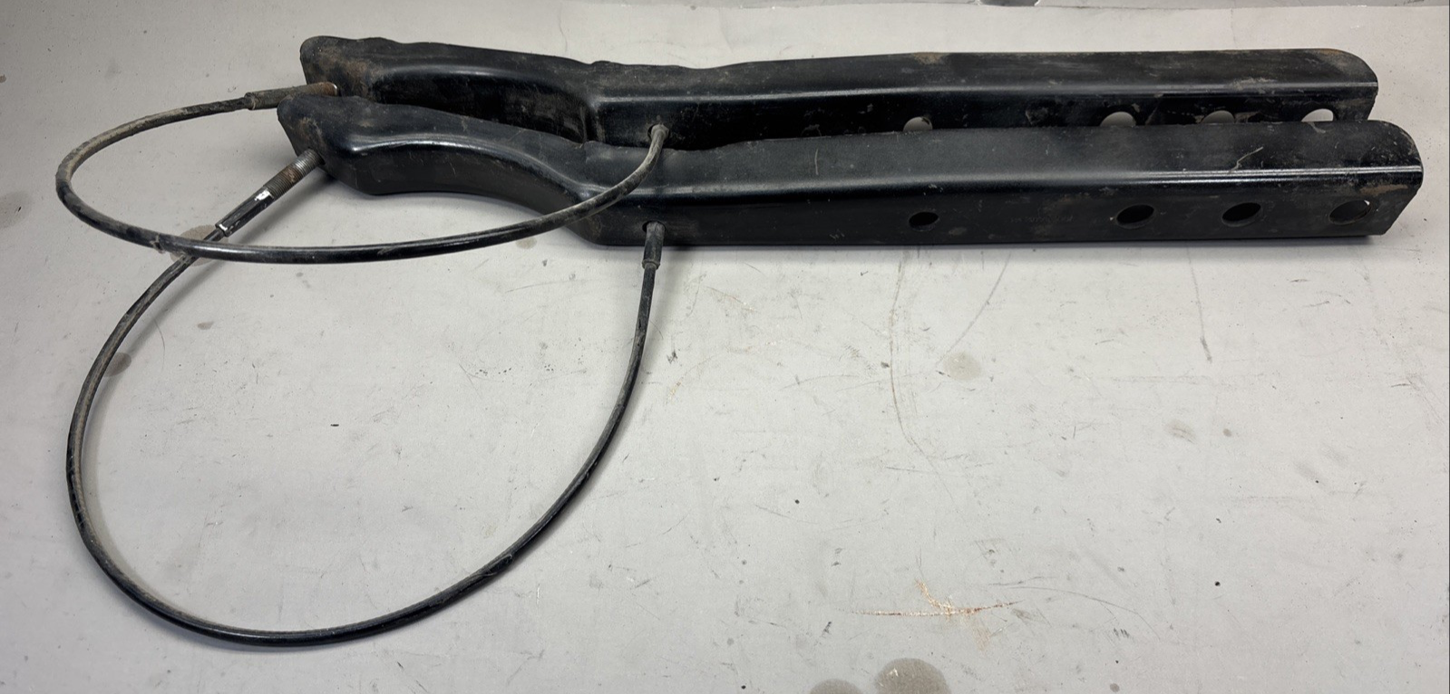 FREIGHTLINER CASCADIA TRANSMISSION AIR TANK BRACKET 12-28796-000 OEM