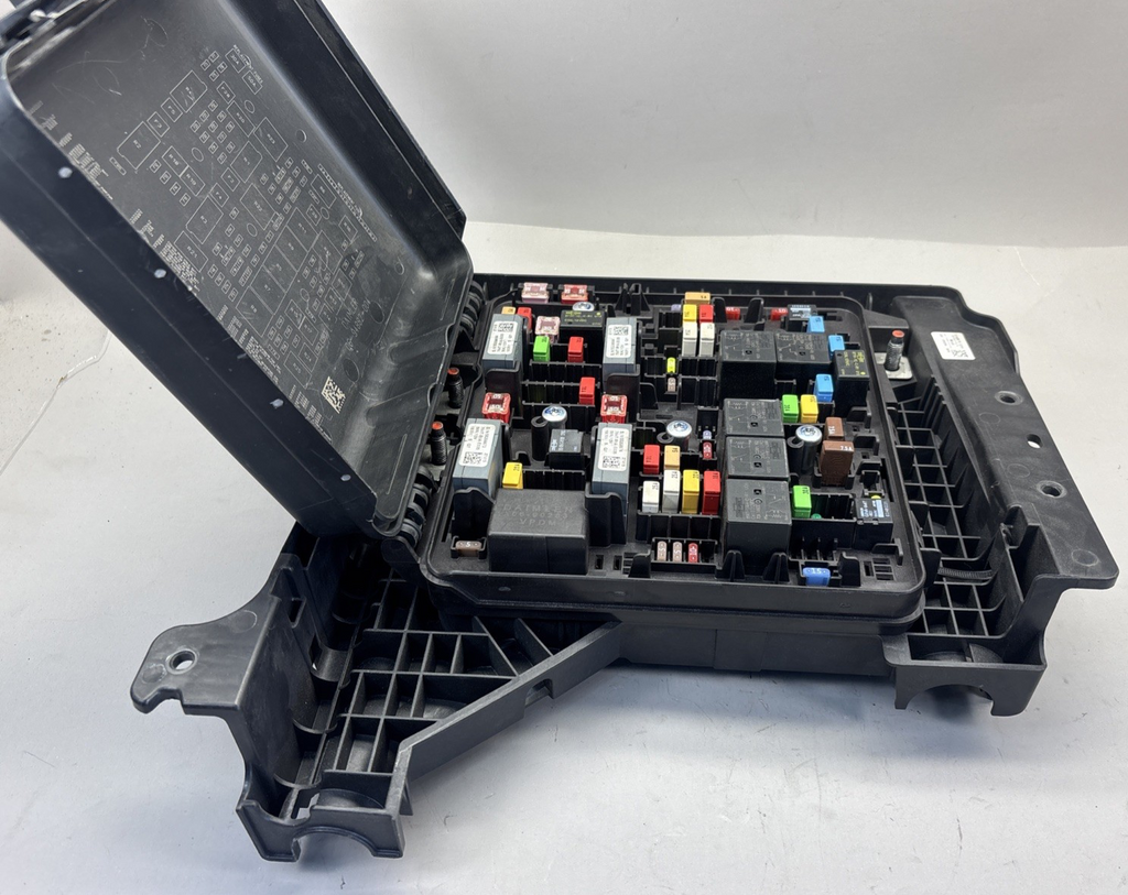 Freightliner Power Distribution Module VPDM Fuse Panel A06-90283-001