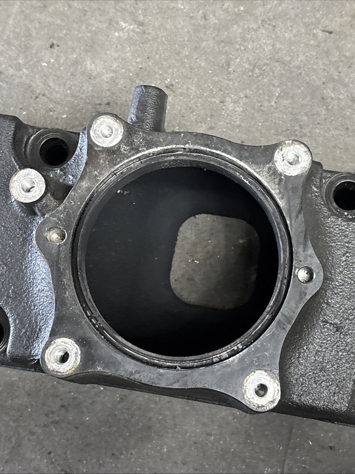 FREIGHTLINER CASCADIA DETROIT DD15 INTAKE MANIFOLD A 472 098 OEM