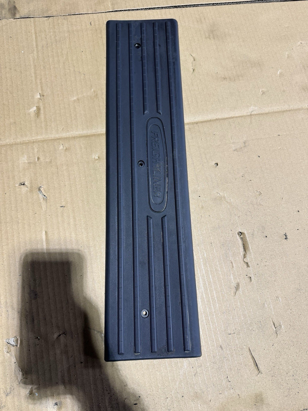 2018-24 FREIGHTLINER CASCADIA Right DOOR SILL PLATE PANEL COVER 18-69143-000 OEM
