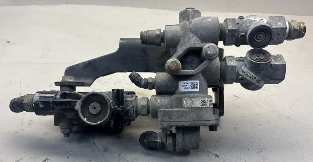 Freightliner Cascadia 126 ABS Modulator Solenoid Valve 2020 OEM K055796 / 109792