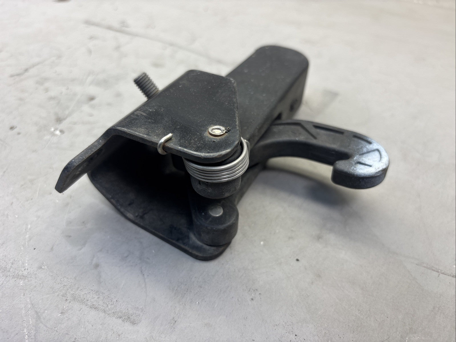 2018-2024 FREIGHTLINER CASCADIA FRONT LEFT SIDE HOOD LATCH A17-20861-000 OEM
