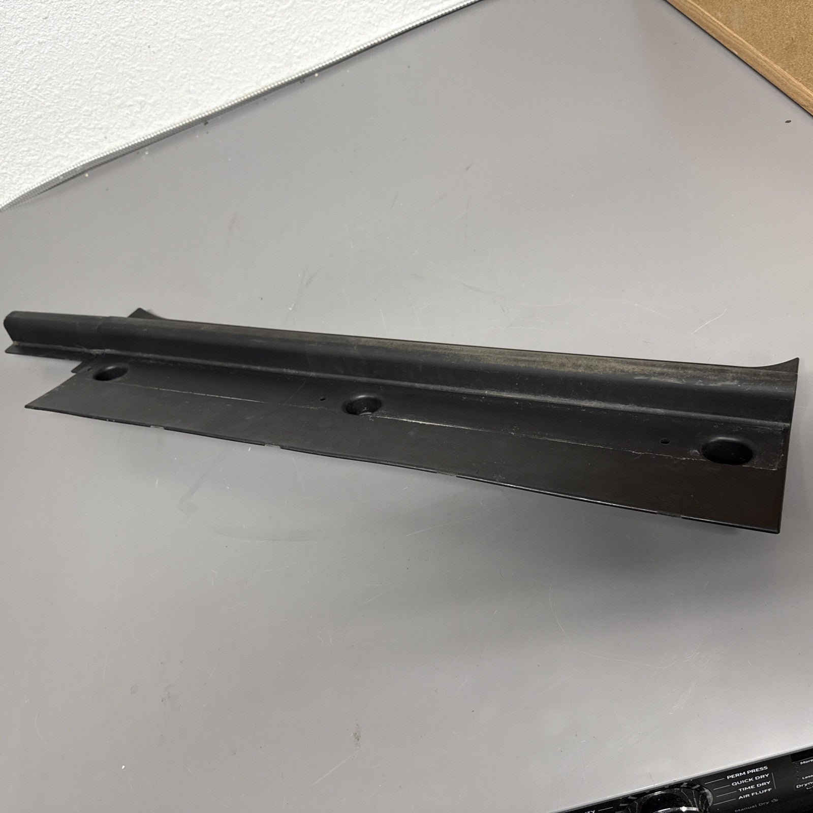 18-58982-001 Sleeper Baggage Compartment Door Sill for Freightliner