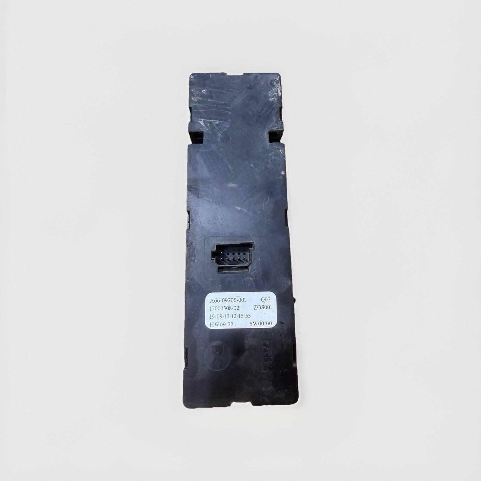 A66-09200-001 FREIGHTLINER CASCADIA 126 RH DOOR Switch