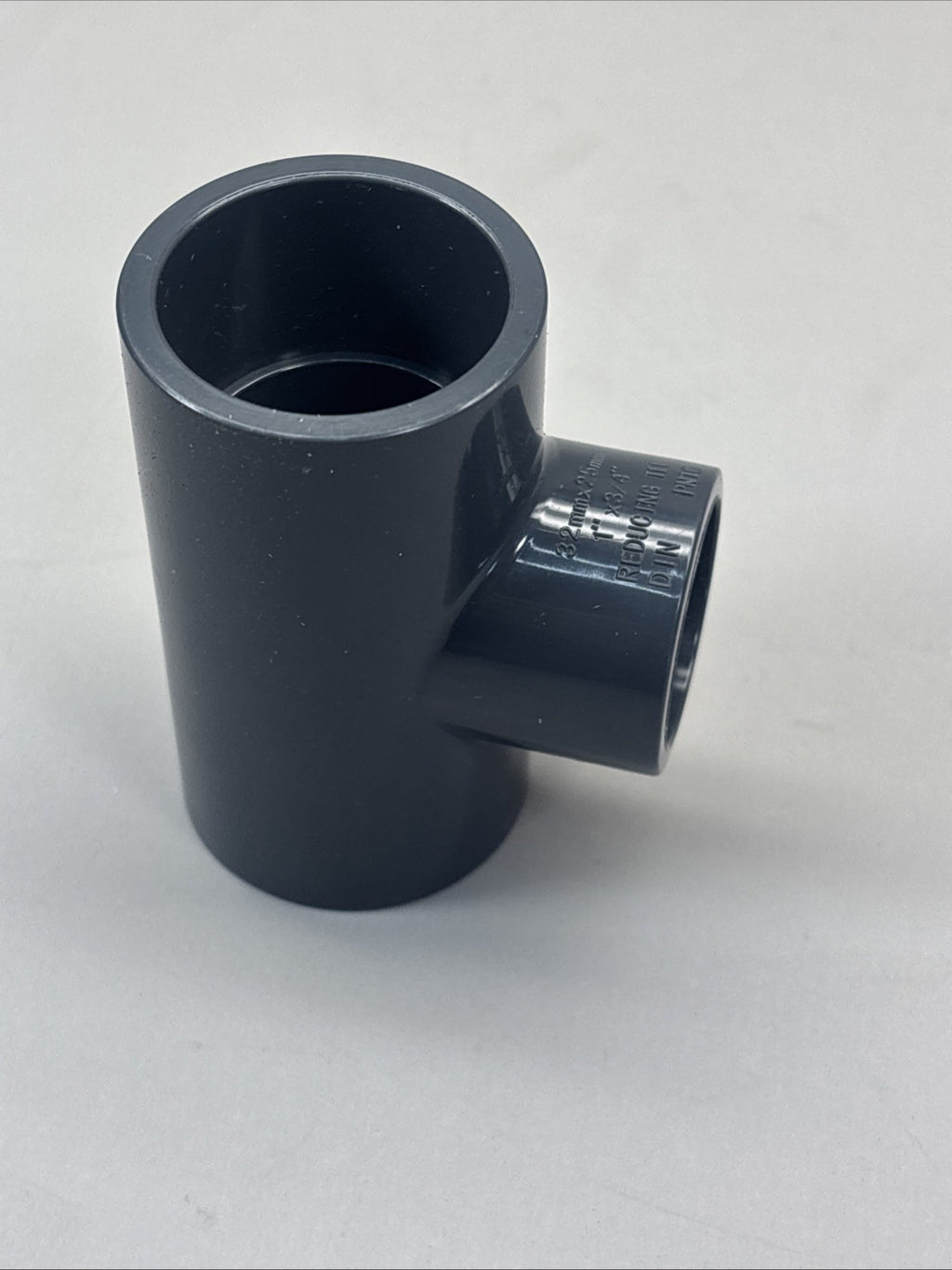 Box of 29 Era Pipe 1" x 3/4 PN 16 UPVC Reducing Tee Gray Slip 32mm x 25mm