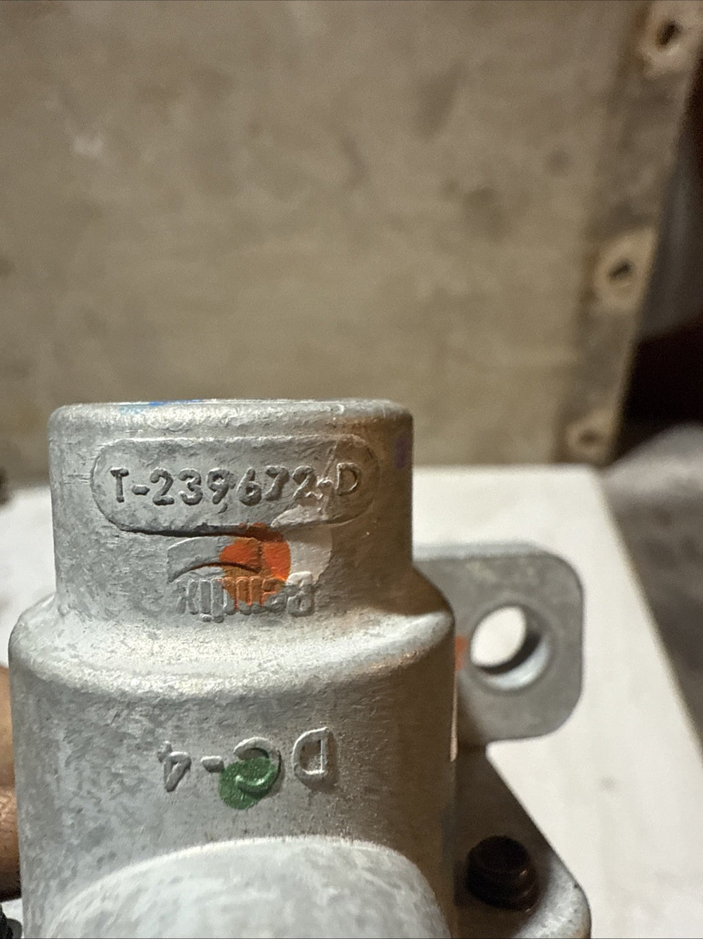 BENDIX AIR BRAKE CHECK VALVE T-239672-D, 5016115, 5019353 NOS