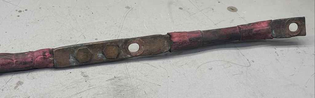 FREIGHTLINER CASCADIA 126 BATTERY POSITIVE JUMPER A06-93608-000 OEM