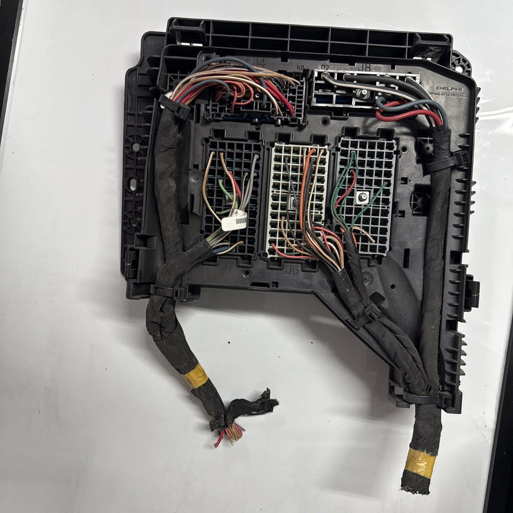 A06-90283-000 FREIGHTLINER OEM CASCADIA FUSE BOX VPDM