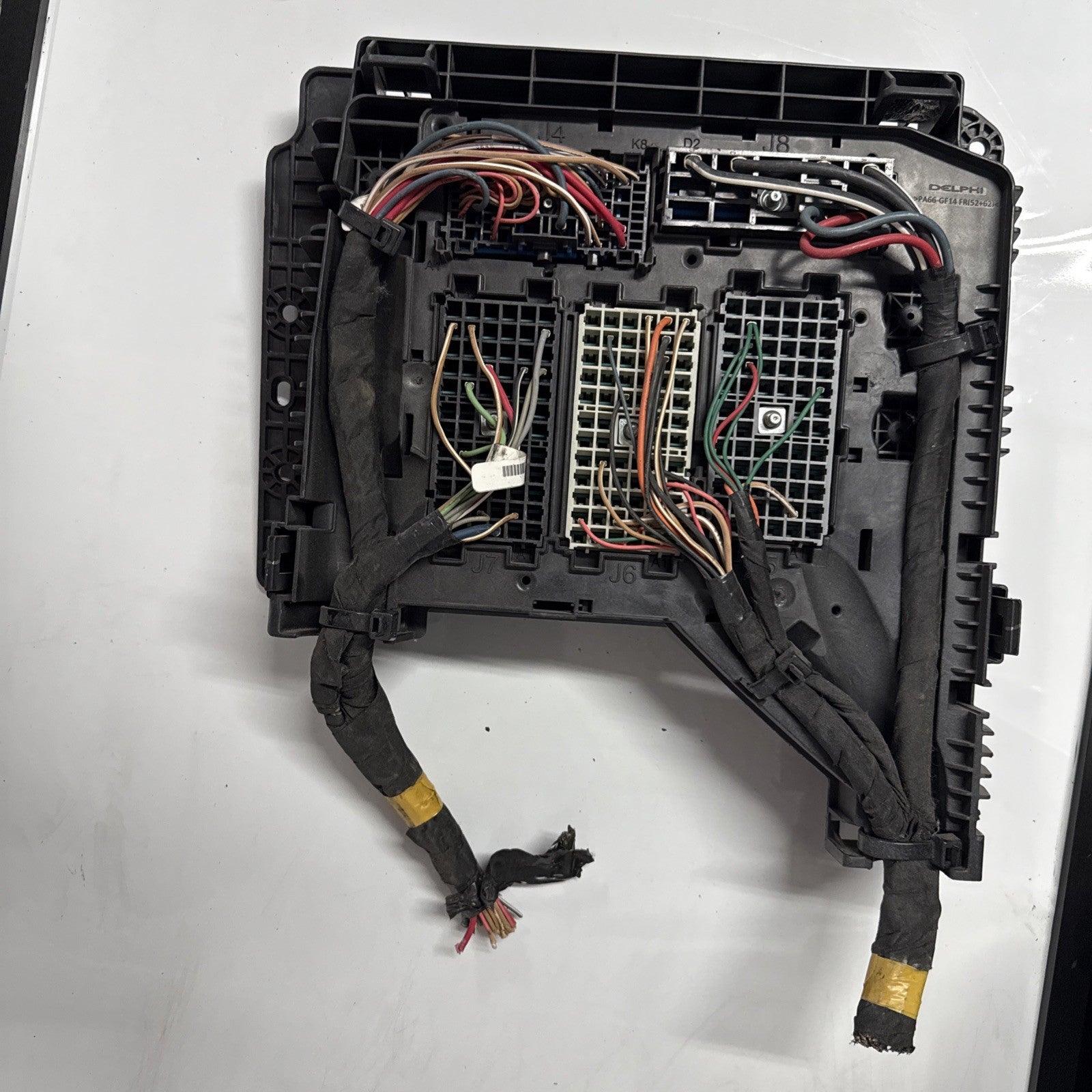A06-90283-000 FREIGHTLINER OEM CASCADIA FUSE BOX VPDM