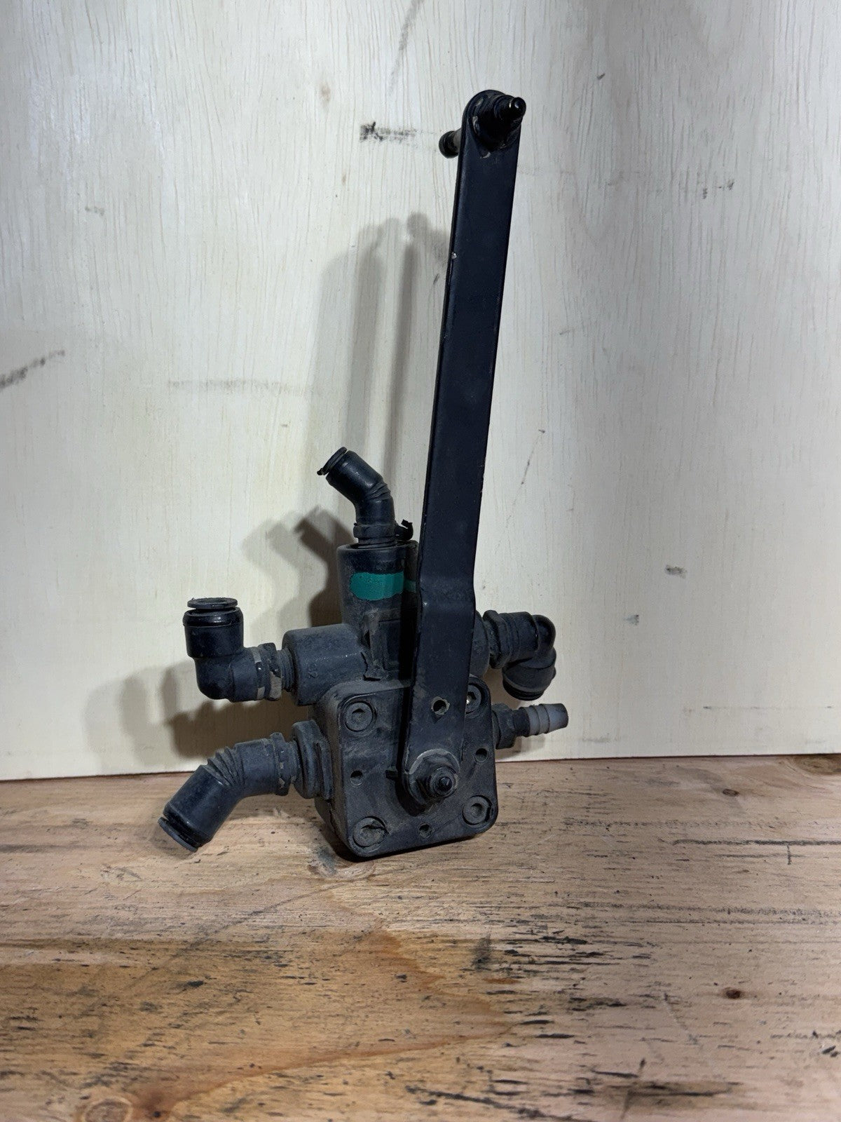 G90-1113-034442121 LEVELING SUSPENSION VALVE AIR 3736147
