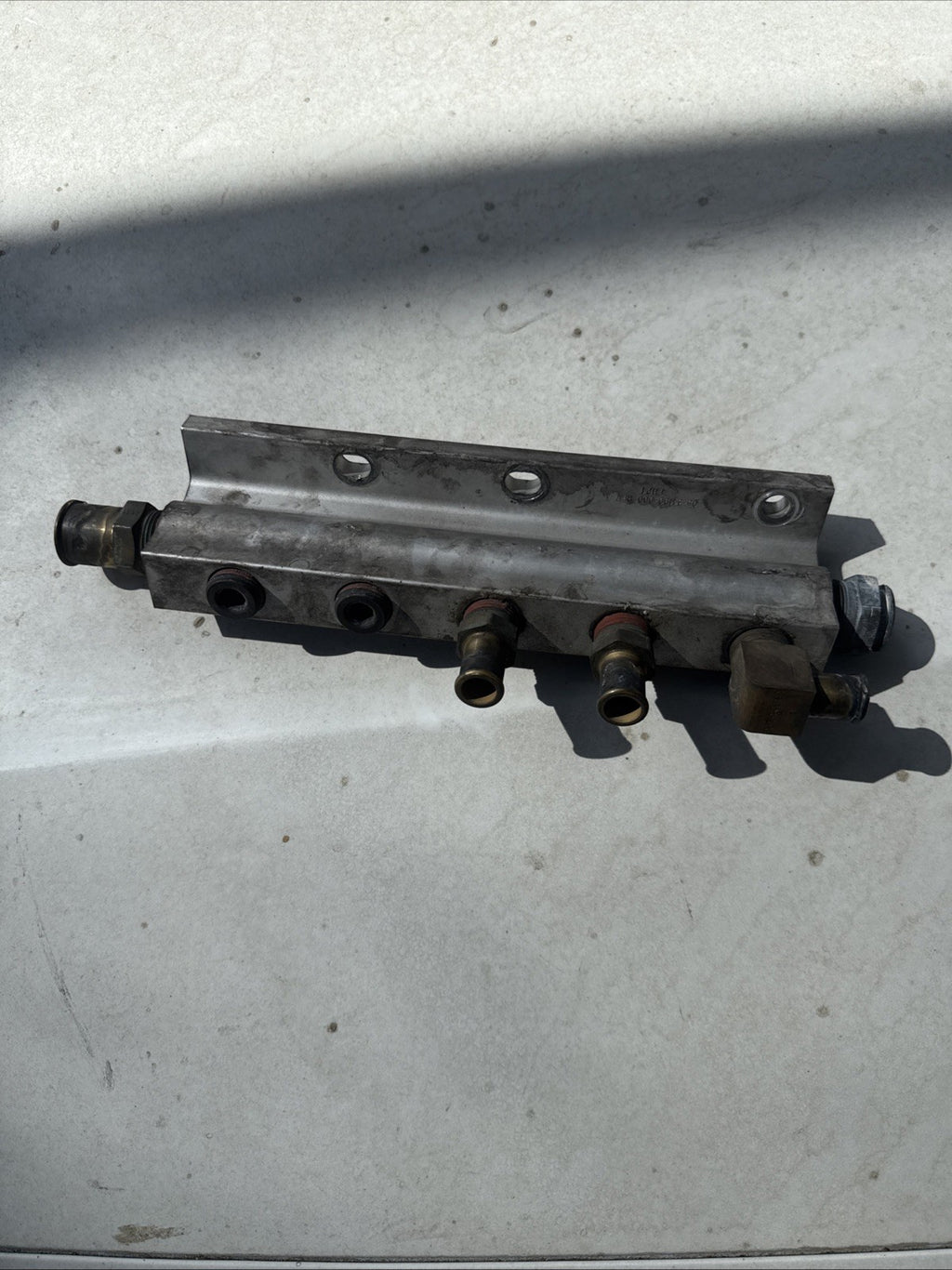 Genuine Freightliner Cascadia Engine Intake Heater Return Manifold 05-31190-000