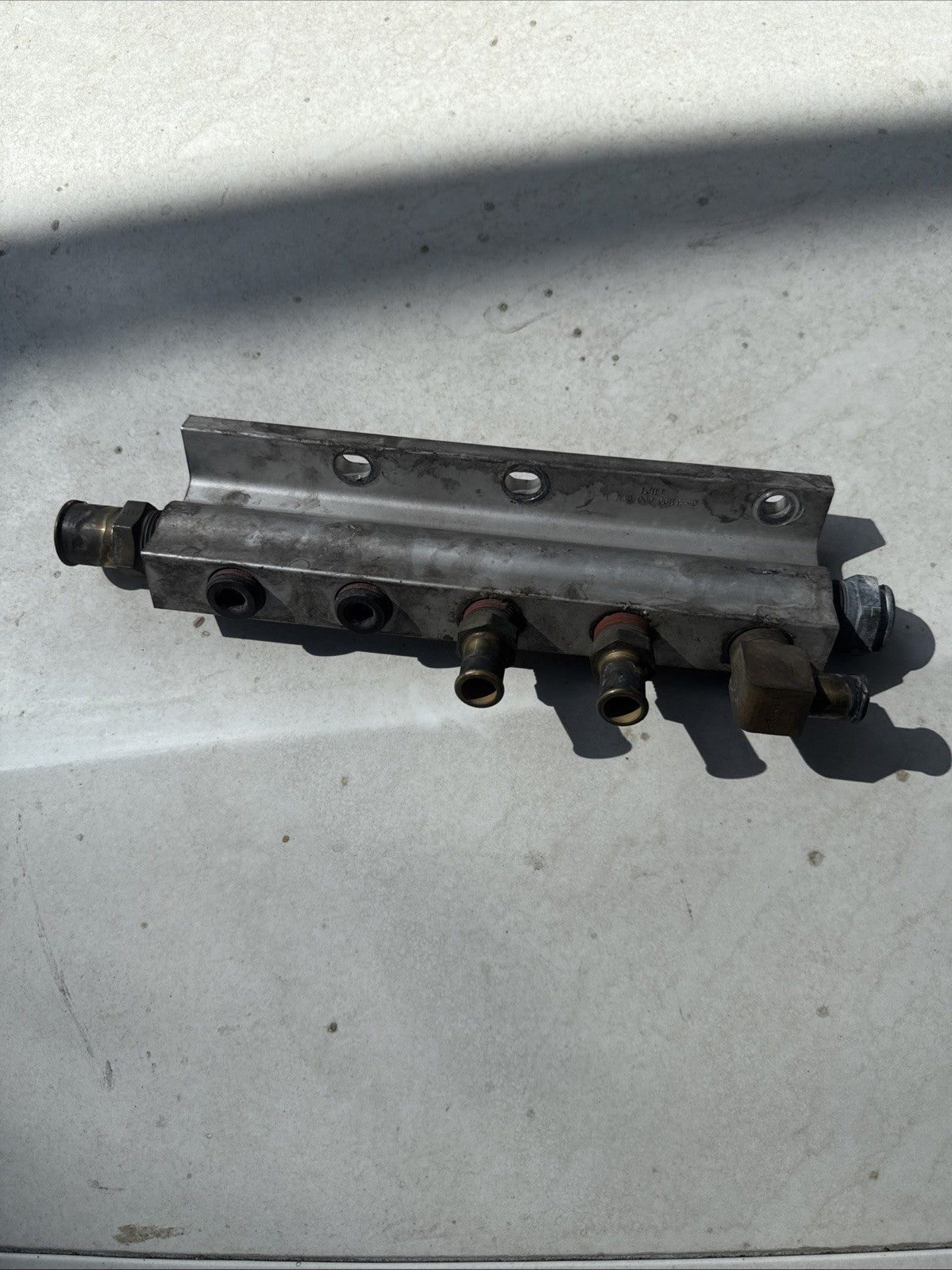 Genuine Freightliner Cascadia Engine Intake Heater Return Manifold 05-31190-000