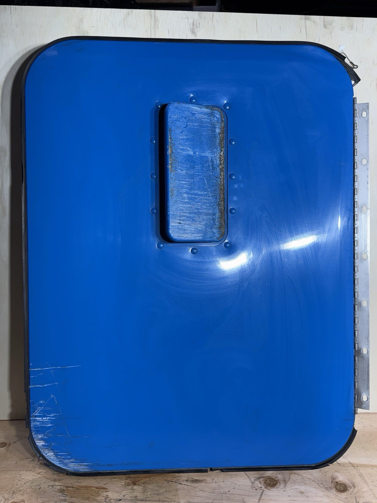 2021  KENWORTH T680 PACCAR RIGHT SIDE SLEEPER CAB COMPARTMENT DOOR LID OEM