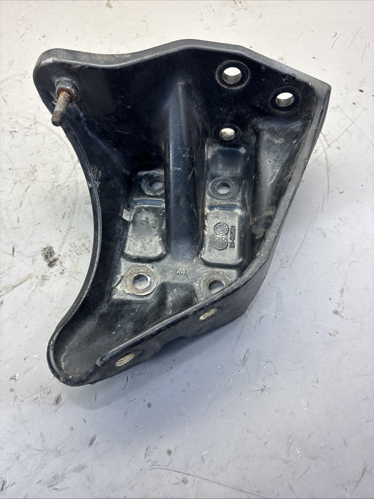 FREIGHTLINER CASCADIA 125 FRONT RIGHT SIDE BUMPER BRACKET MOUNT OEM