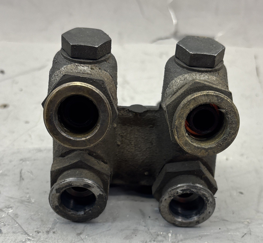 Paccar MX-13 Diesel Engine Fuel System Bracket Manifold 1885707 OEM