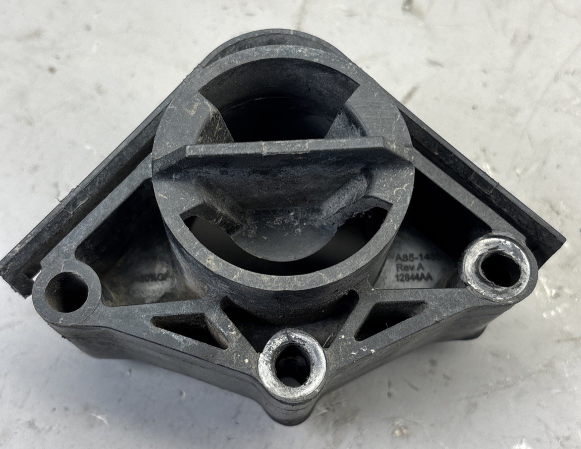 KENWORTH FAIRING SUPPORT UPPER A85-1455