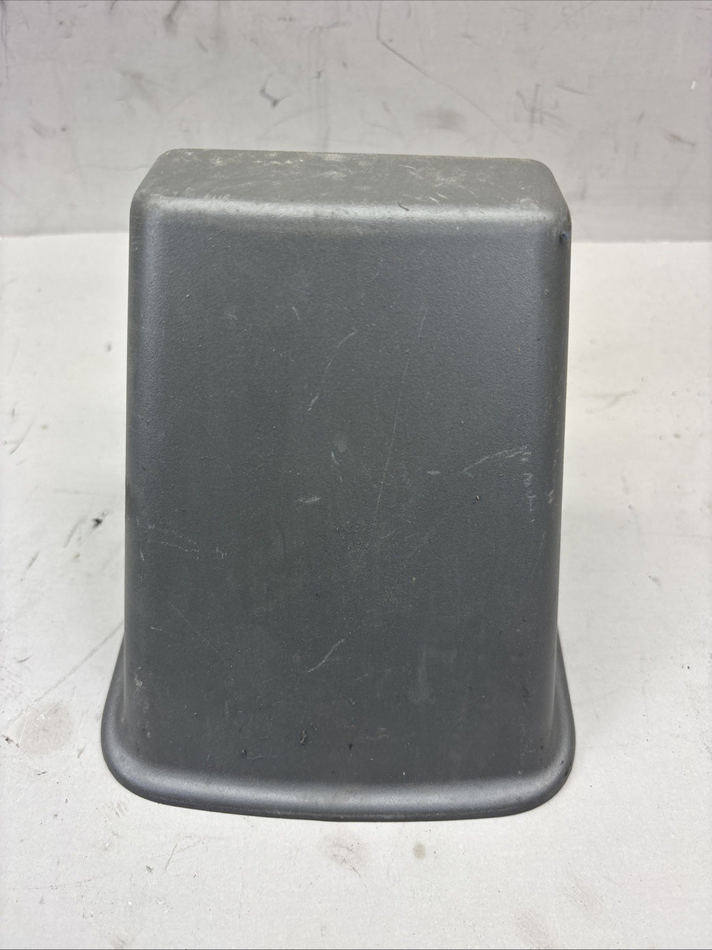 2019-2023 VOLVO VNL 760 D13 FRONT LEFT OR RIGHT COVER TRIM 84583361 OEM