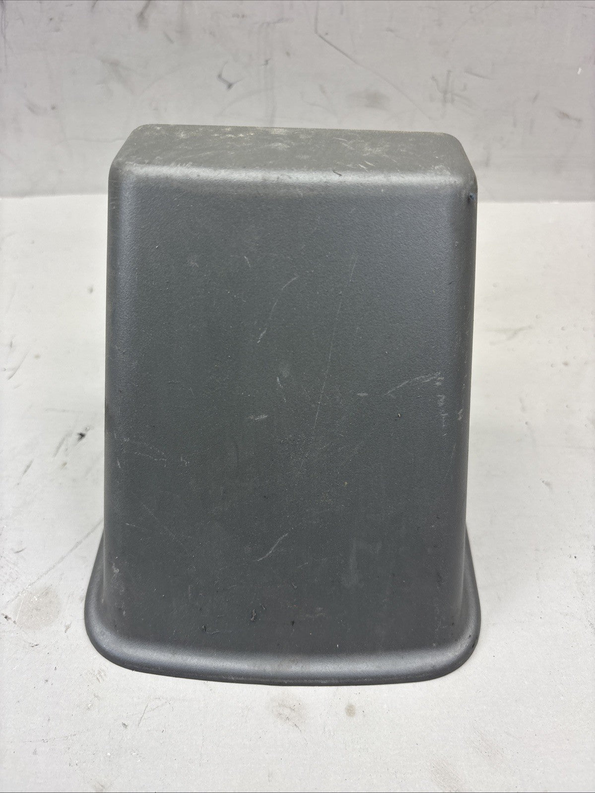 2019-2023 VOLVO VNL 760 D13 FRONT LEFT OR RIGHT COVER TRIM 84583361 OEM