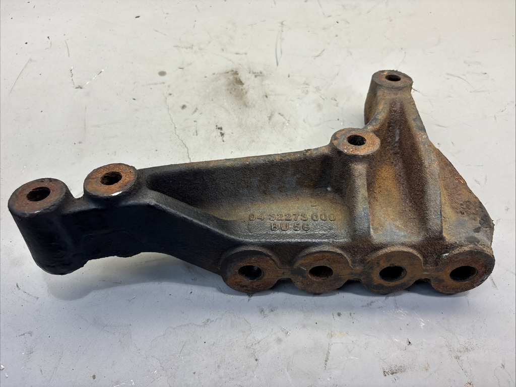 04-32273-000 FREIGHTLINER CASCADIA 0 EXHAUST/MUFFLER BRACKET 3475349