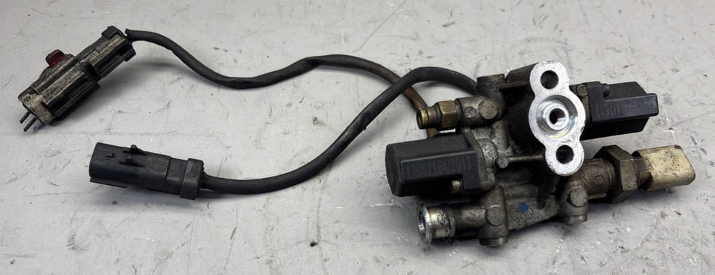 Paccar MX13 Engine Oil & Fuel Inlet Manifold Module 398222200 OEM A042P955