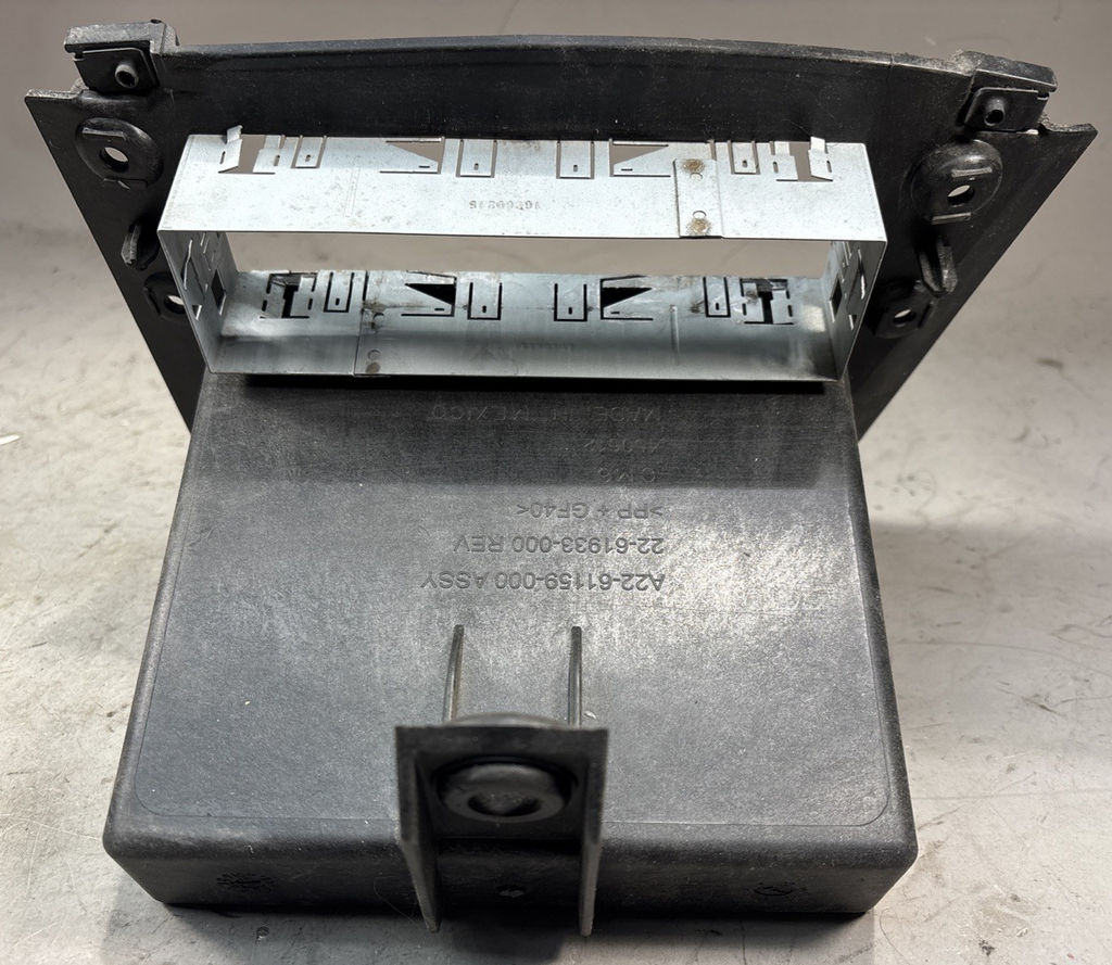Freightliner Cascadia Radio Consola Panel A22-61159-000 ASSY 22-61933-000