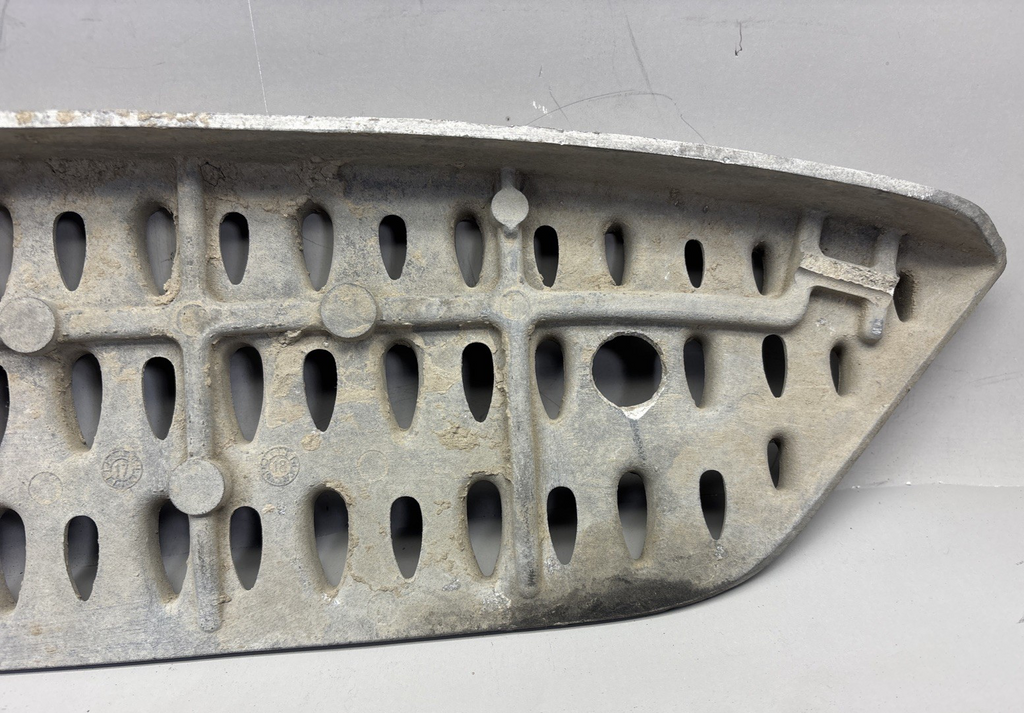Genuine Paccar A82-6000 Cab Access Fairing Step Assembly DAMAGE