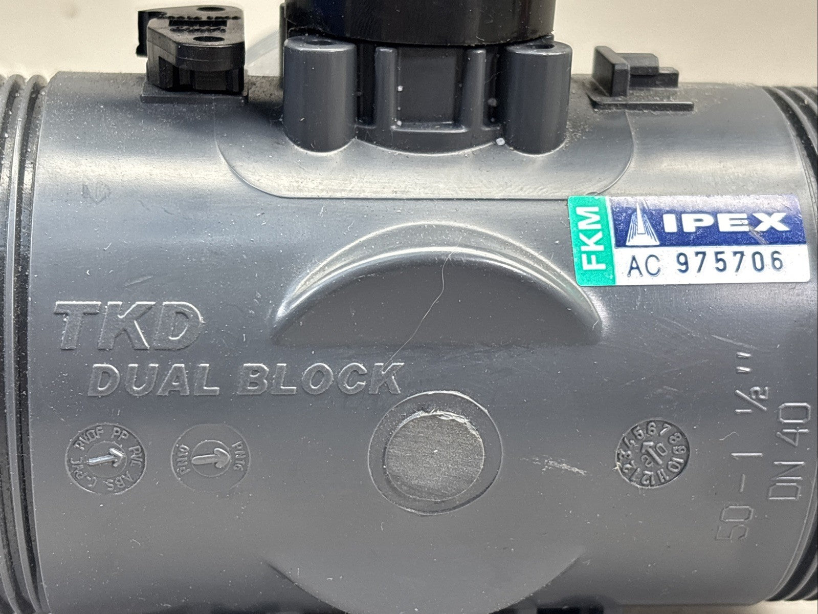 IPEX 50  1" 1/2 TKD 3 WAY TU BALL VALVE PVC AC975706/975693 DUAL BLOCK DN40