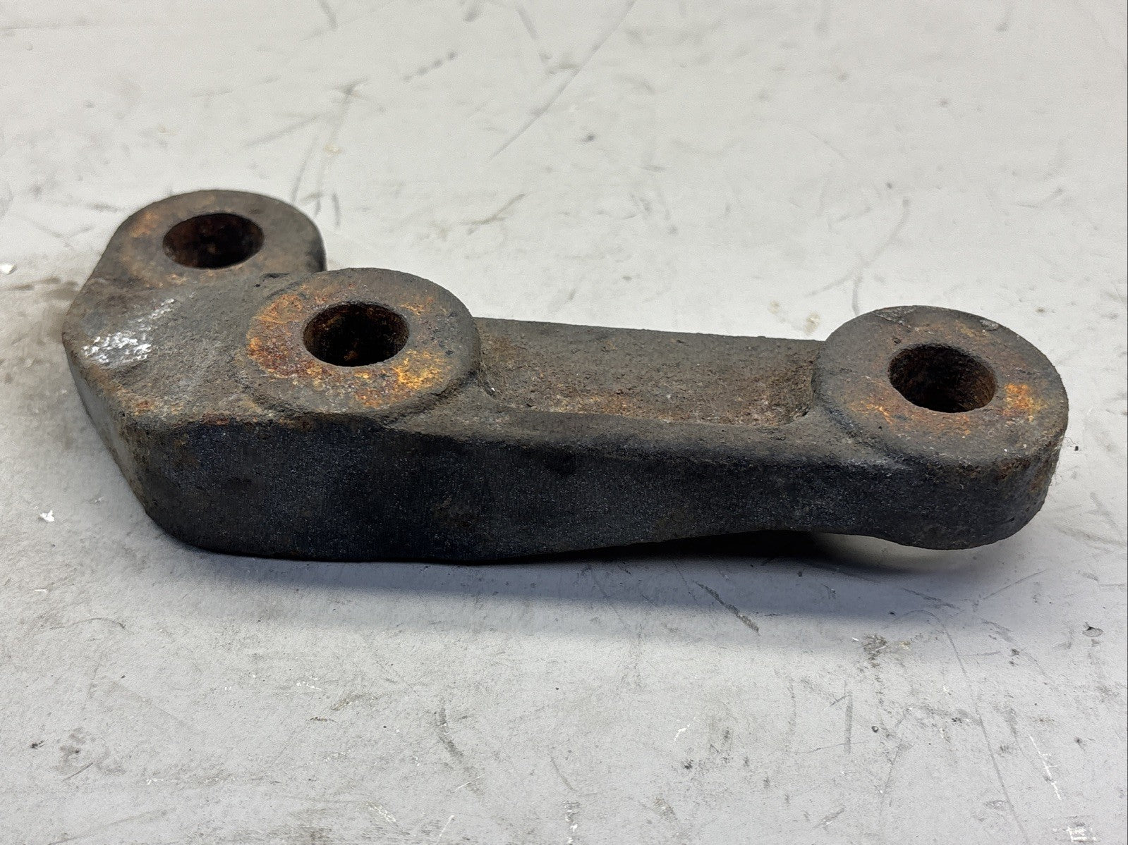 2018-2024 FREIGHTLINER CASCADIA 126 FRONT RIGHT UPPER SHOCK ABSORBER BRACKET OEM