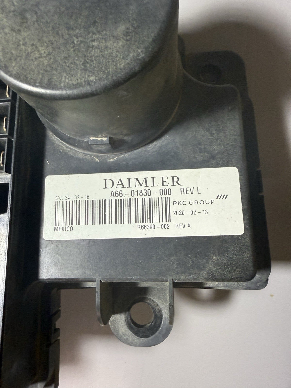A66-01830-000 2021 FREIGHTLINER CASCADIA 126 FUSE BOX 3795966