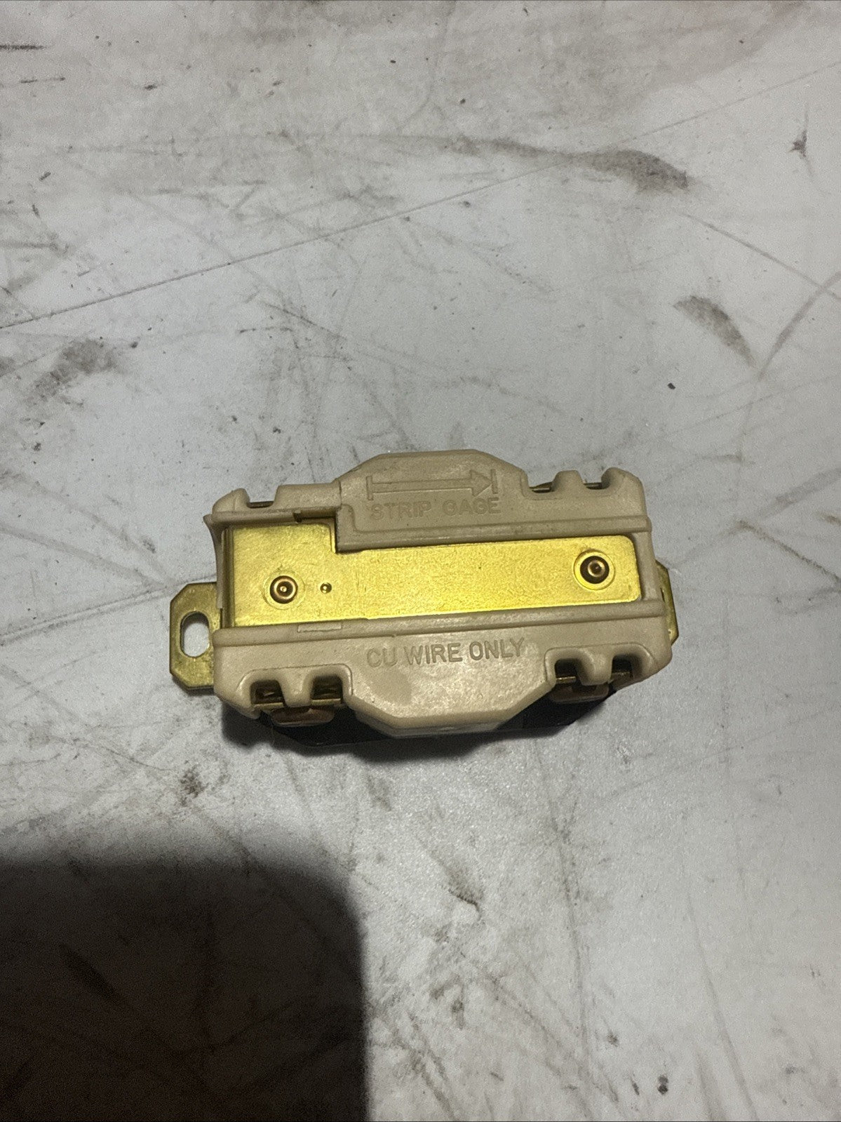 Hubbell EdgeConnect Twist-Lock Receptacle 30A 3P 480V HBL2730ST