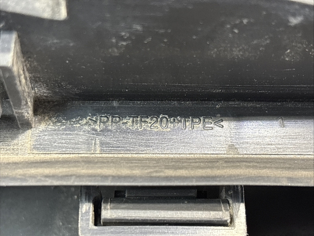 PACCAR Kenworth Cab Backdraft Vent and Cover F25-1006