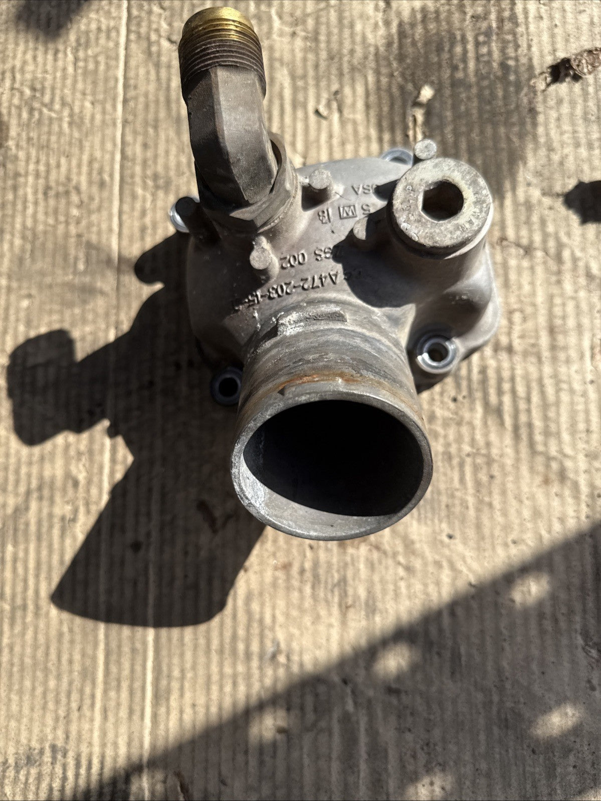 DETROIT DIESEL DD15 ENGINE THERMOSTAT OUTLET WATER ELBOW A4722031531 OEM